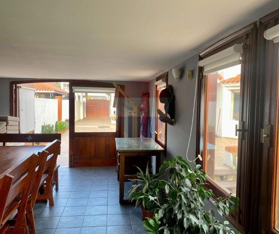 VENTA CASA CARRASCO 4 DORM, SERV BARB Y PISCINA