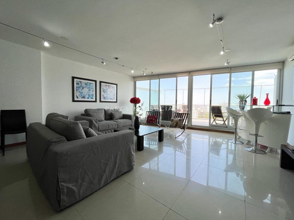 Amplio penthouse en torre 360, Punta del Este.
