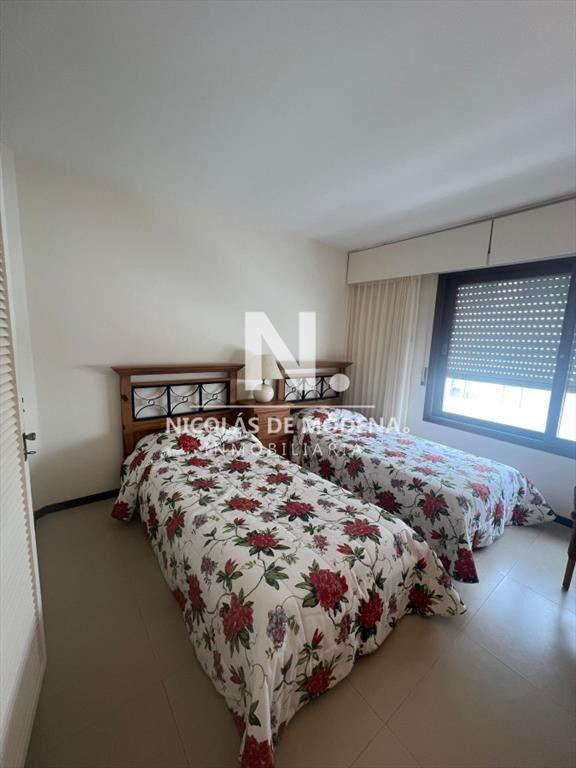 En venta apartamento de 2 dormitorios en edificio