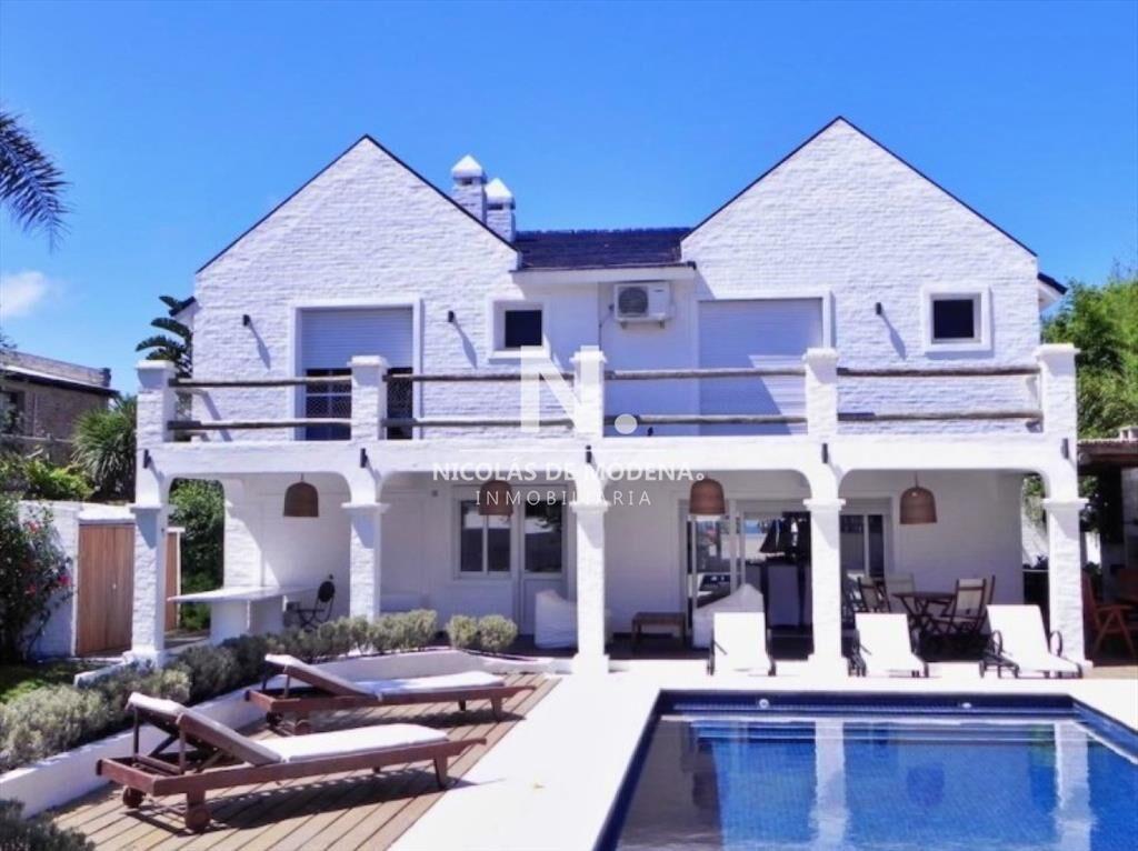 Casa en La Barra en venta.