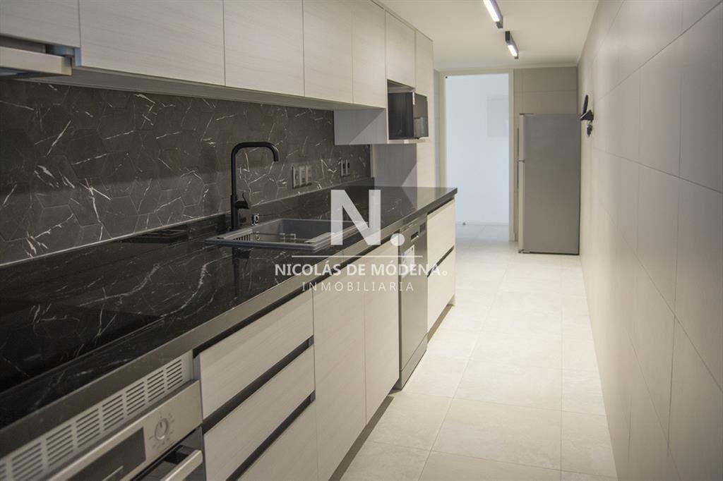 Vende apartamento de 2 dormitorios y medio en del