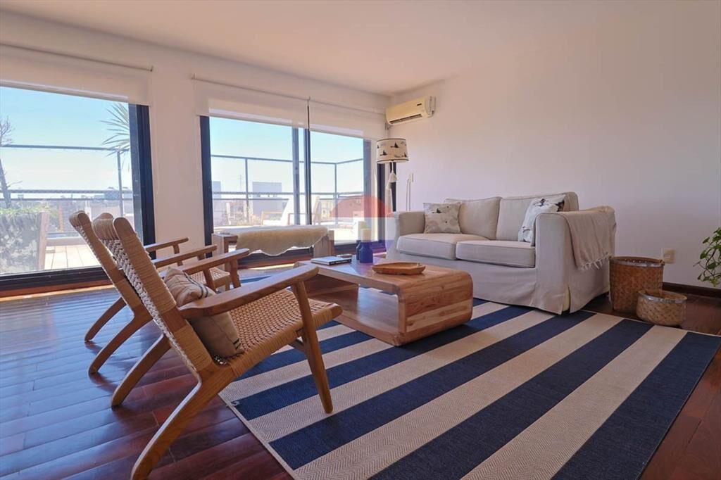 VENTA PENTHOUSE POCITOS, 3 DORM. SERVICIO, 3 GJES.