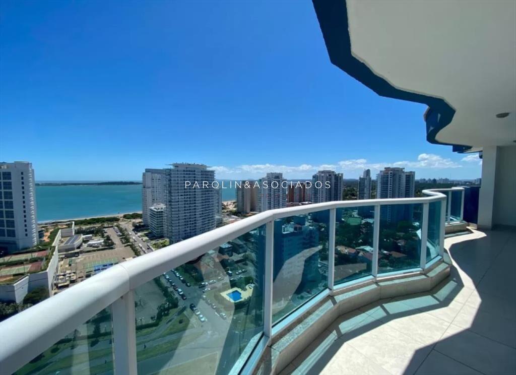 En venta apartamento de 3 suite y dependencia en