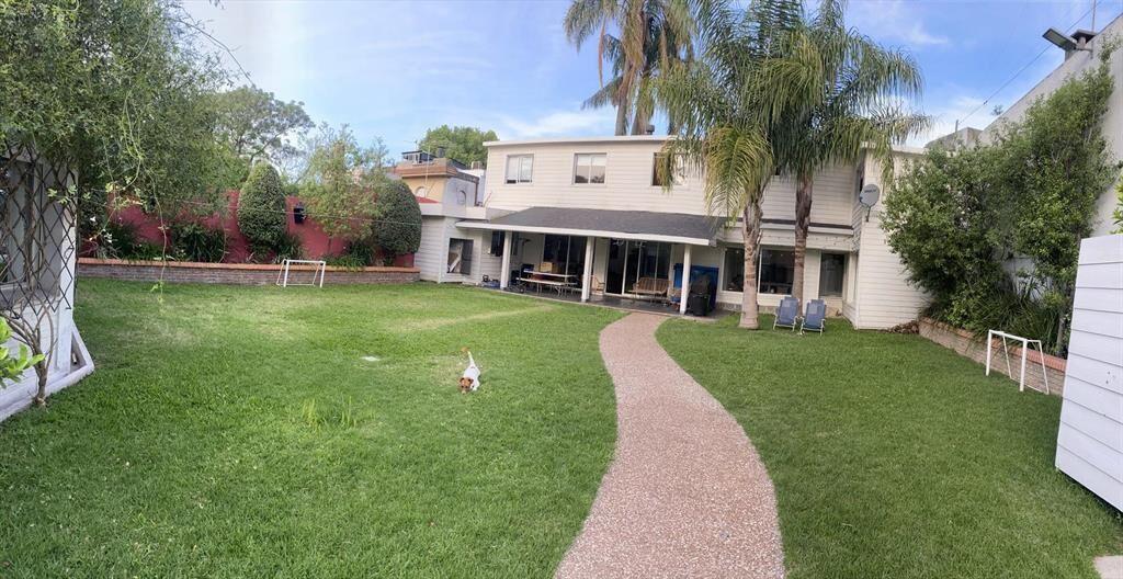 Venta Dos Casas más Apartamento en el Prado. Un solo padrón