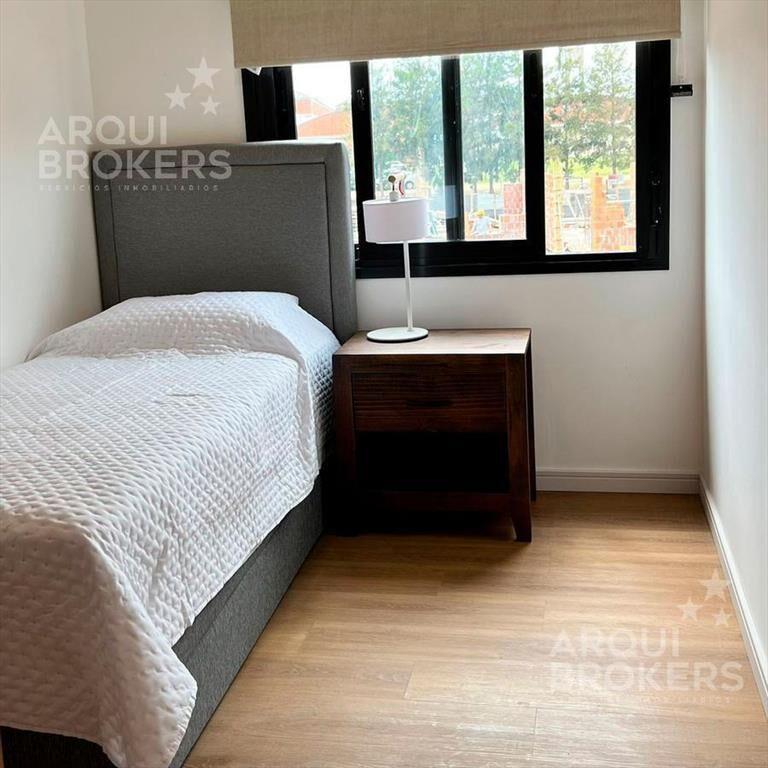 Venta casa tres dormitorios en Parque Miramar - 23E