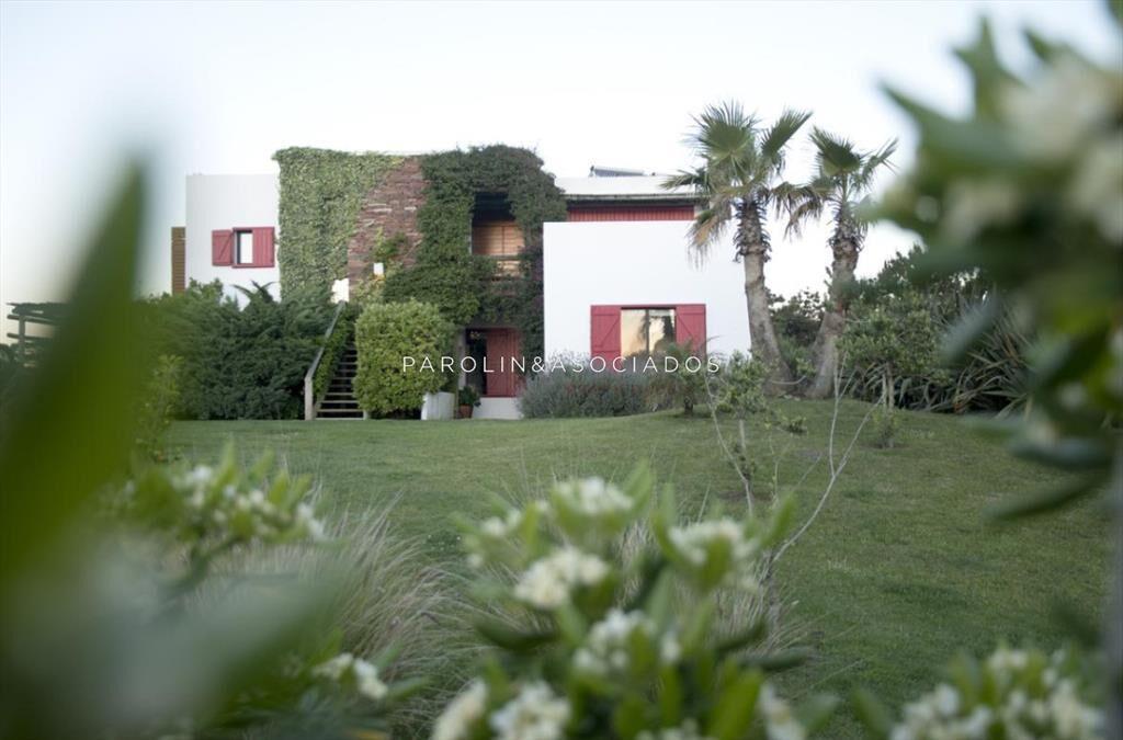 Casa en Venta de 4 Dormitorios en Village del