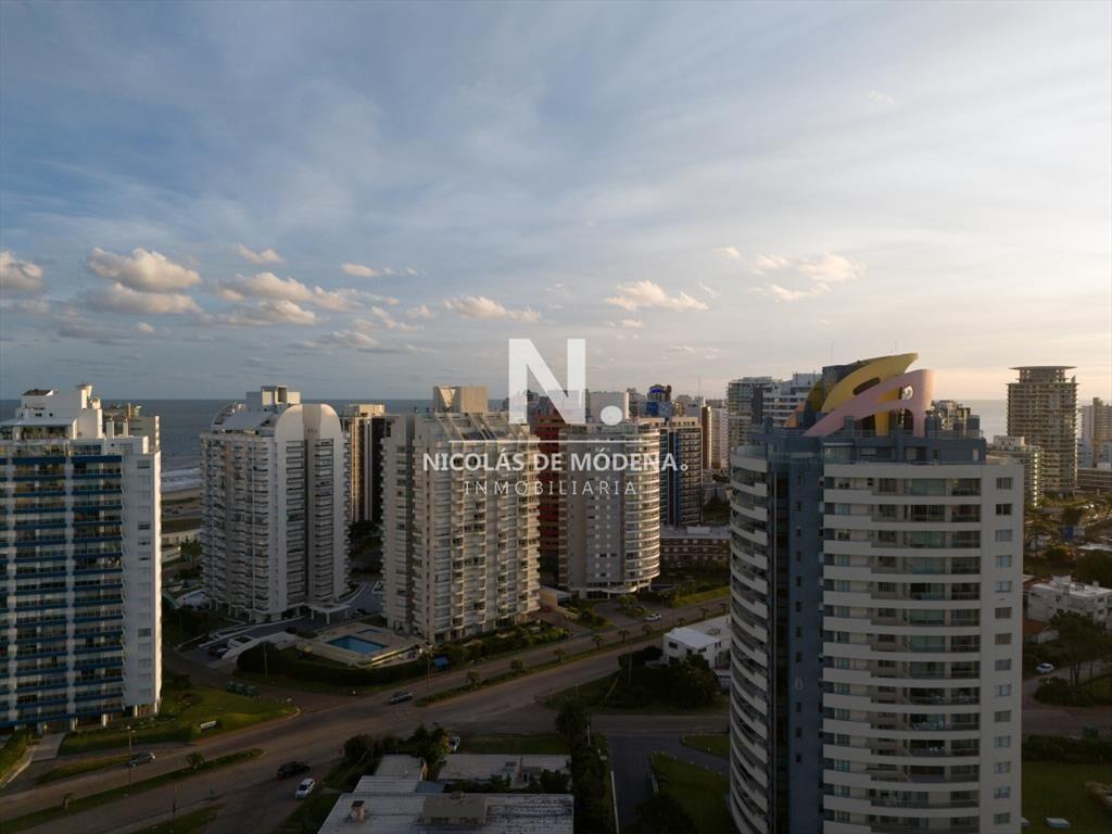 Lanzamiento, Playa Brava - Torre Manglar Albor, 2