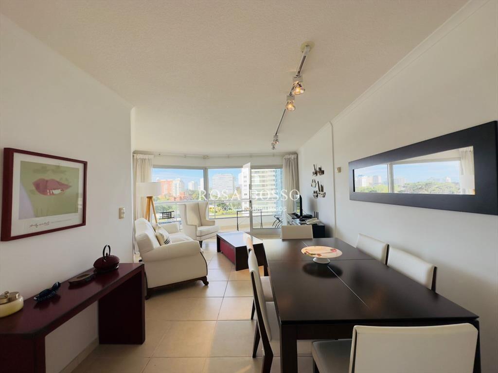 Venta y alquiler de apartamento de dos dormitorios en Punta