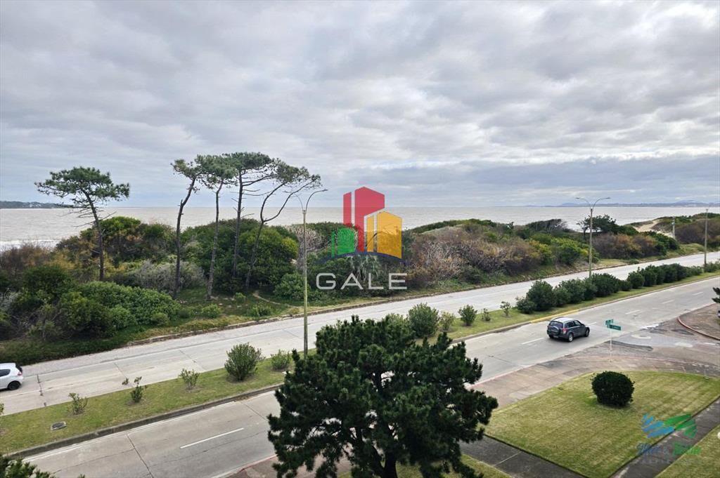 Edificio de 3 dormitorios en Punta del Este primera línea