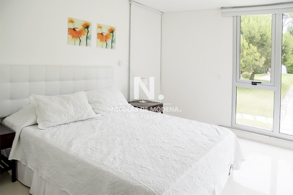 Departamento en venta en torre de categoría de 2 dormitori