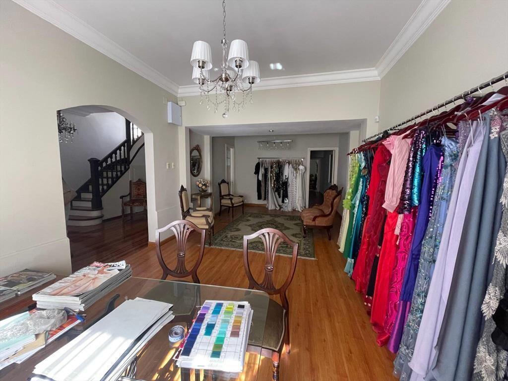 Venta de Casa con 4 dormitorios y doble garaje en Pocitos