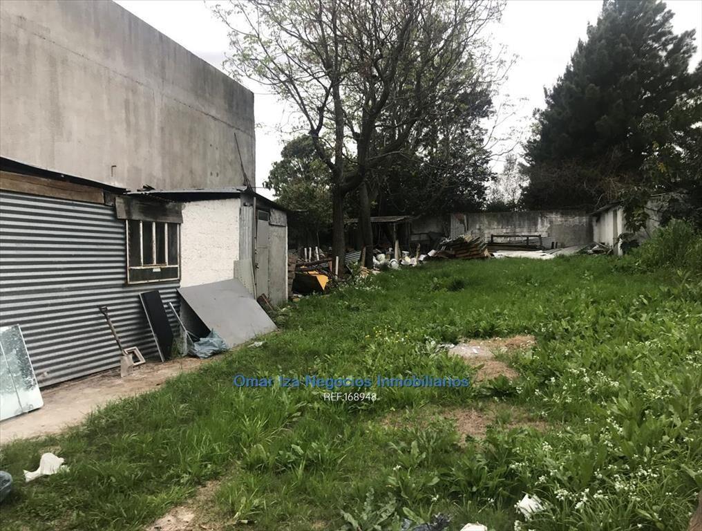 Venta local industrial malvin norte sobre Gallinal galpon