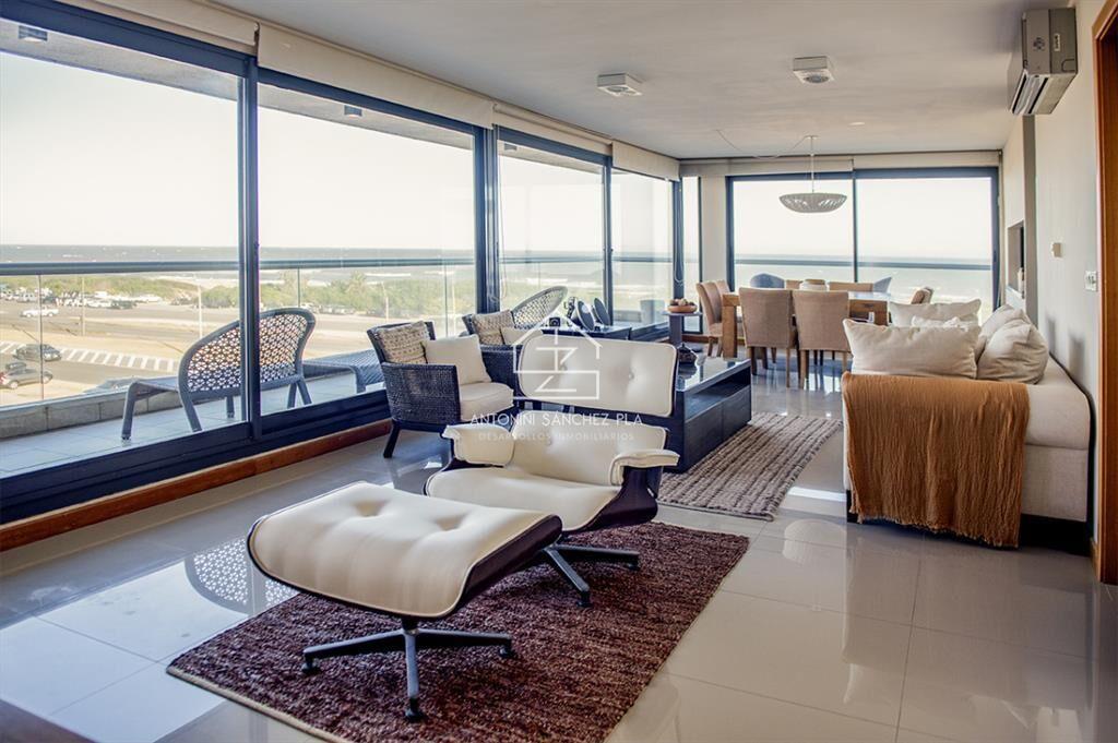 Apartamento Penthouse, frente al mar, playa brava, 3 dormit