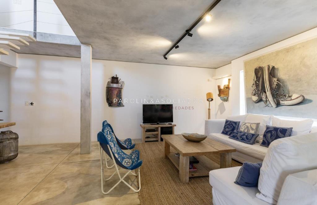 Casa en Venta de 4 Dormitorios en La Juanita,