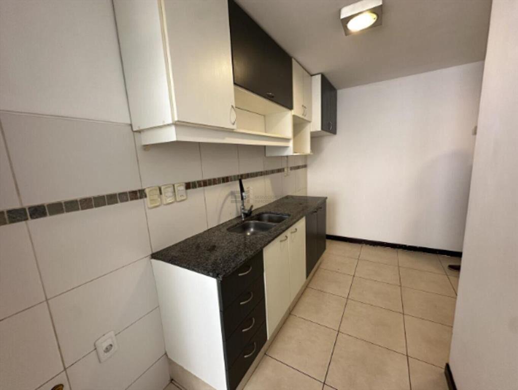 Venta con Renta Apartamento tres dormitorios dos baños balc