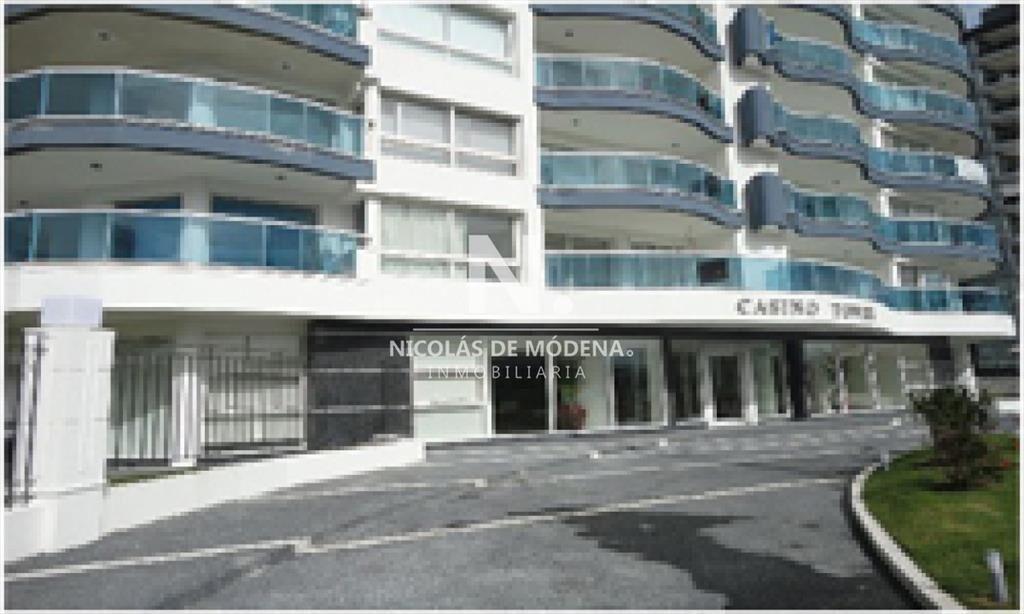 Vende apartamento de 2 dormitorios en Punta del