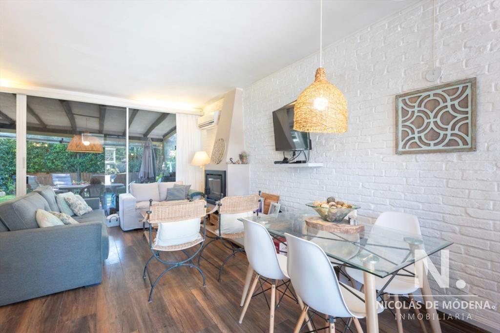 Vendo apartamento tipo casa de 2 dormitorios, reciclado, en