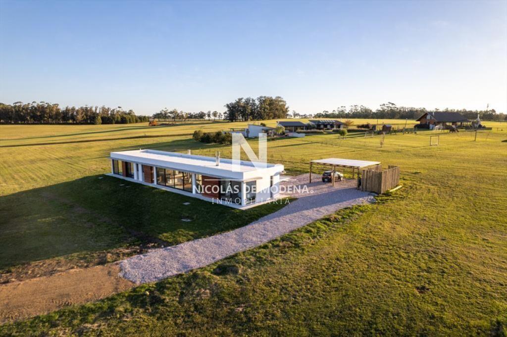 Casa de lujo que ofrece comodidad y amplitud en y