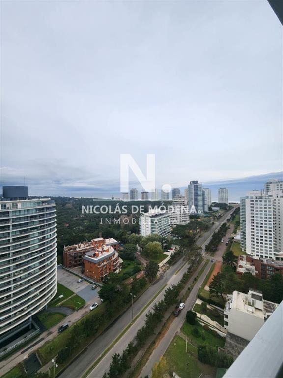 Apartamento de 3 dormitorios en Edificio Gala