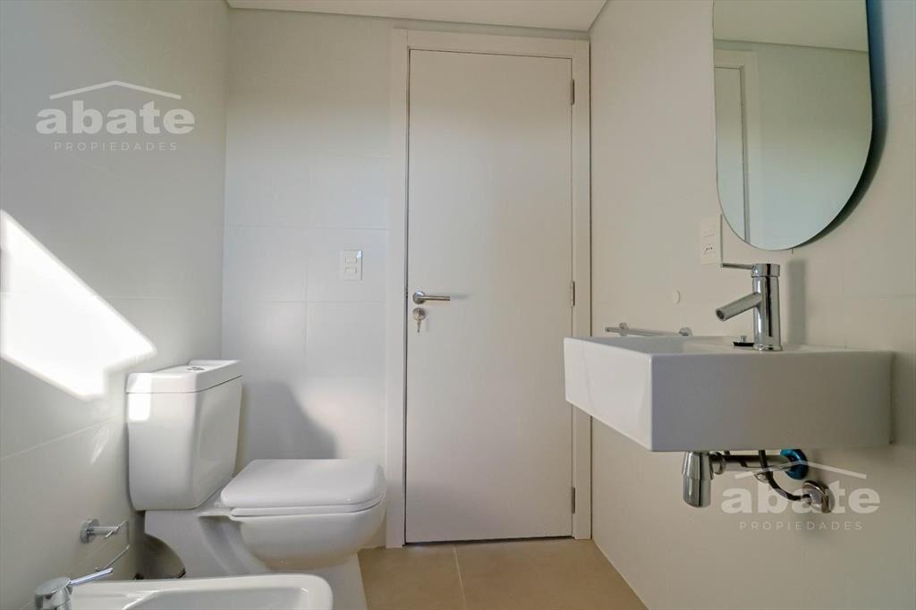 Venta apartamento 2 dormitorios con garaje con parrillero -
