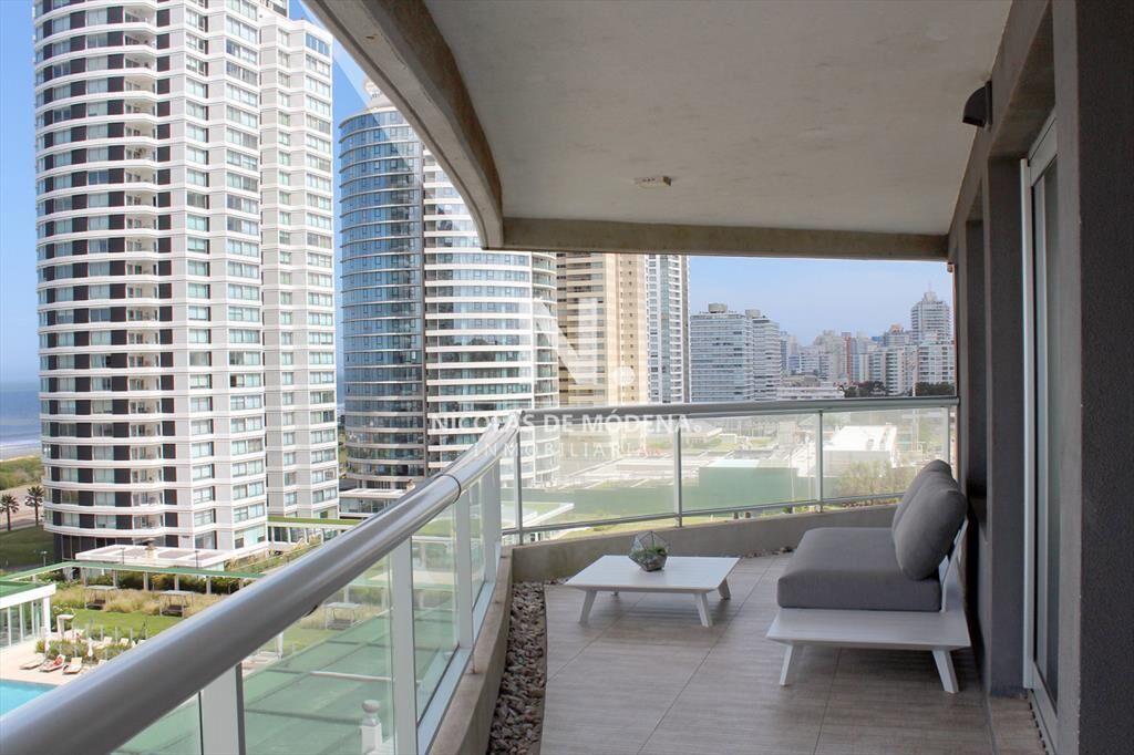 Vende apartamento de 3 dormitorios con parrillero