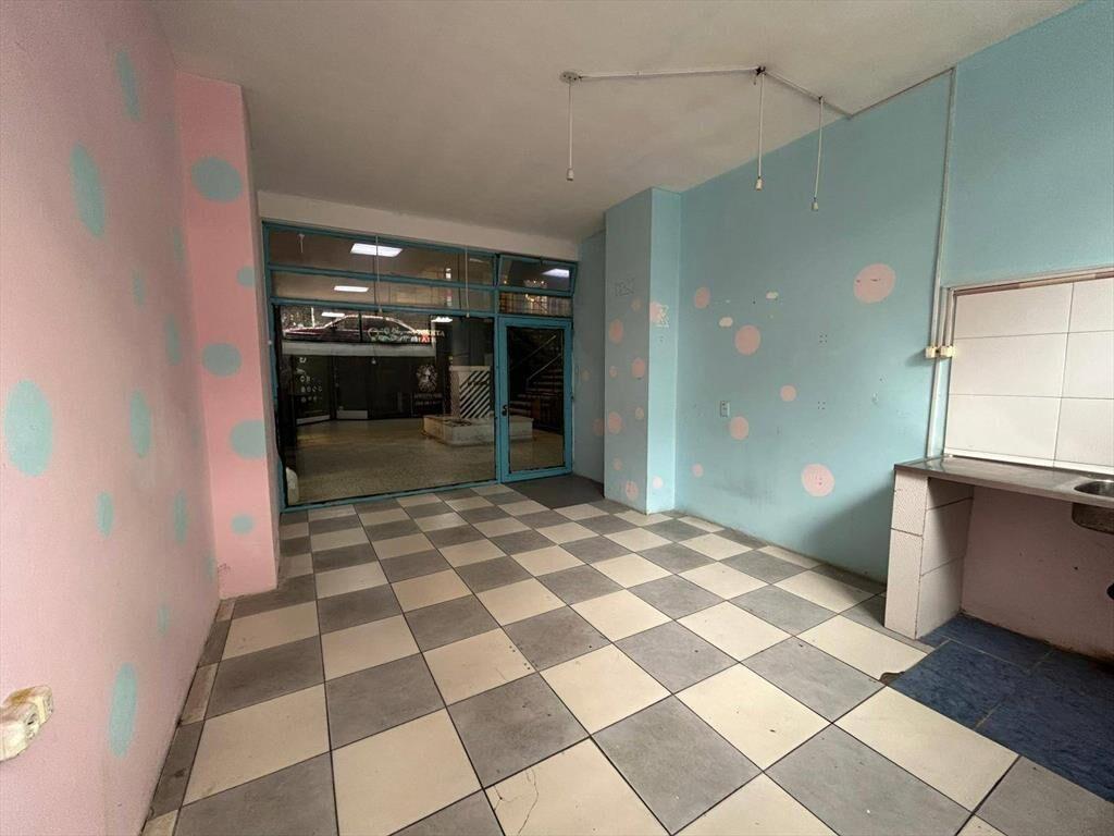 Alquiler de Local comercial en Av. 18 de Julio y Yaguarón en