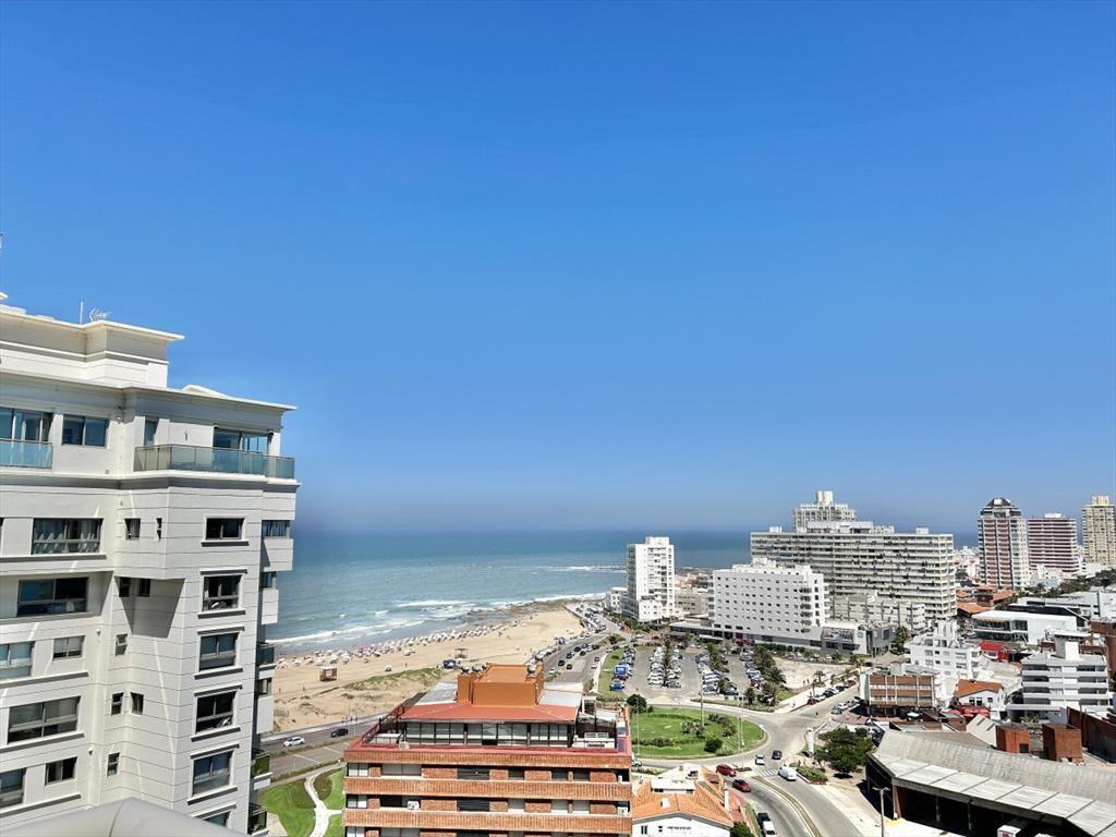 VENTA DE PENTHOUSE DE 2 DORMITORIOS EN EDIFICIO