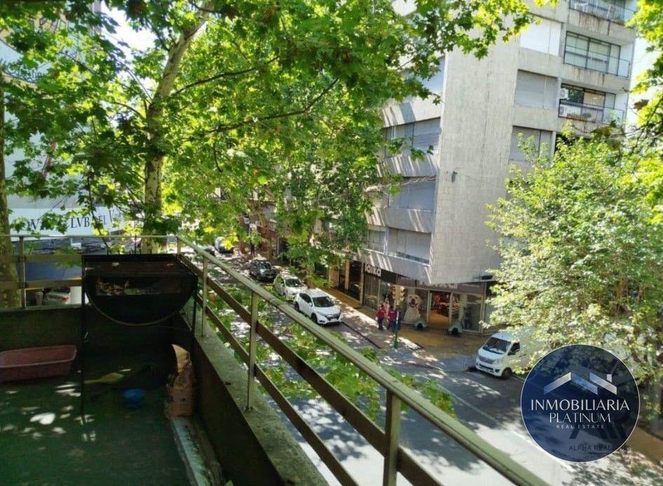 Venta apartamento 3 dormitorios con amplio balcón y coci...