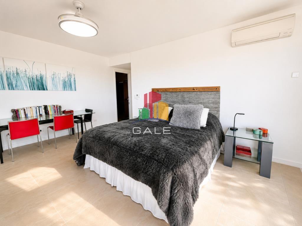 Venta y alquiler de departamento esquinero de tres dormitor