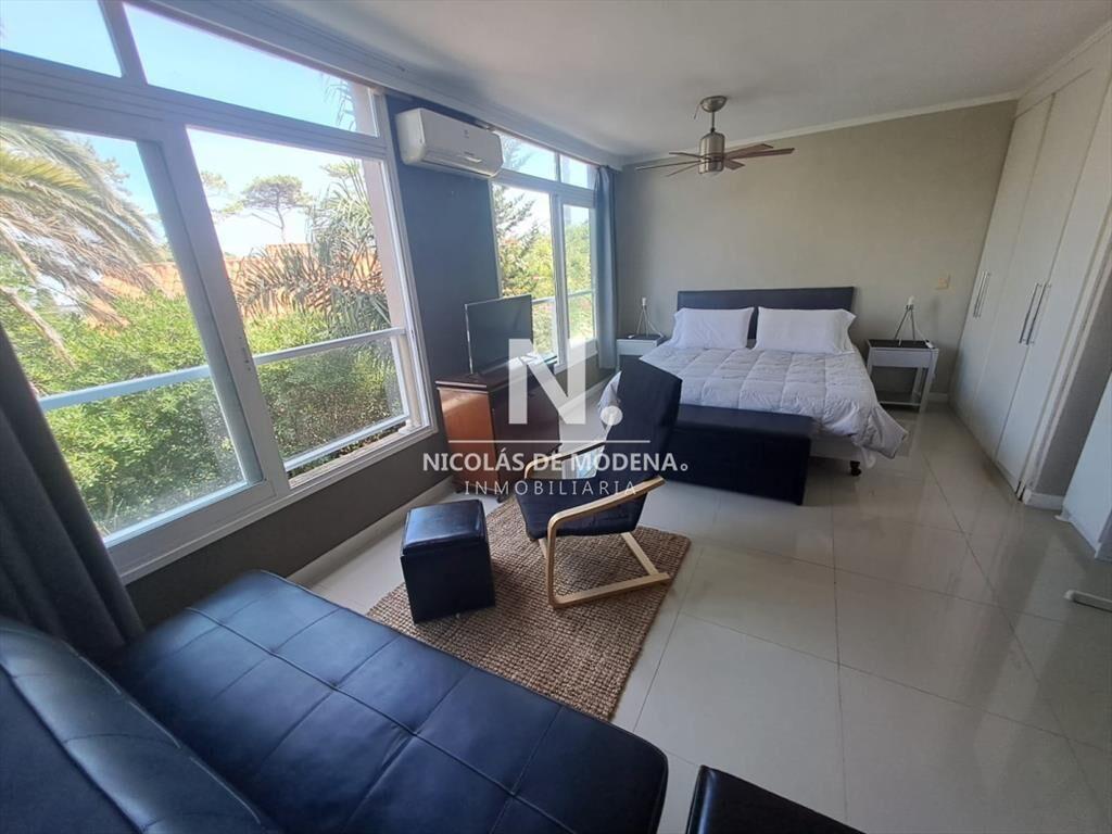 Dos apartamentos unificados en Punta del Este a