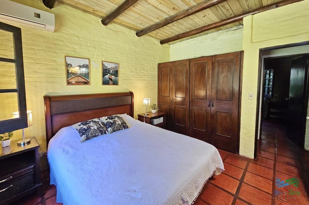 Casa 3 dormitorios en alquiler anual, cerca Punta
