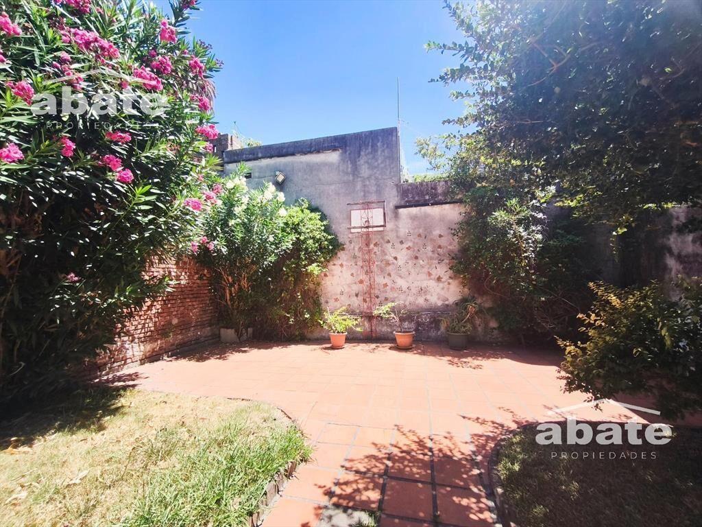 Venta Casa de 3 dormitorios, Escritorio y Jardín en Pocitos