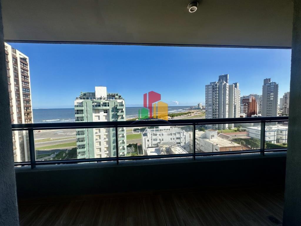 Excelente apartamento en playa brava