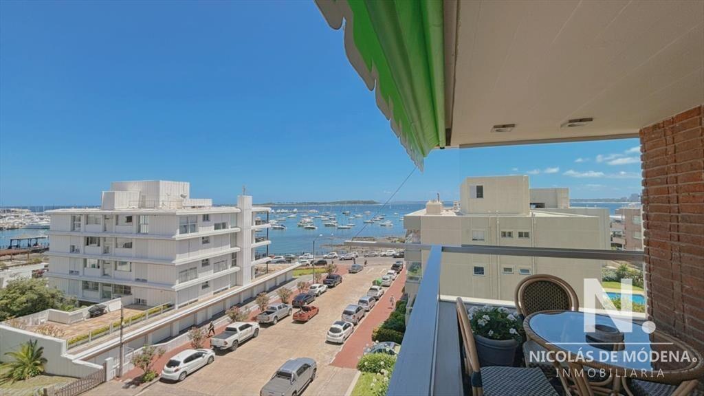 Departamento en venta esquinero con vista al mar