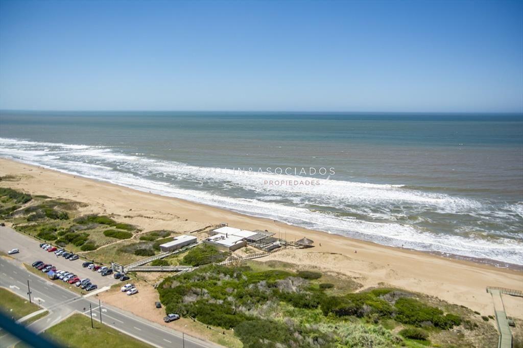 Apartamento en venta en piso alto, edificio Le Parc III, Pu