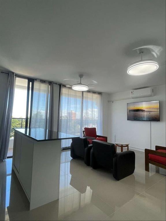 Alquiler anual de apartamento de 2 dormitorios con cochera-