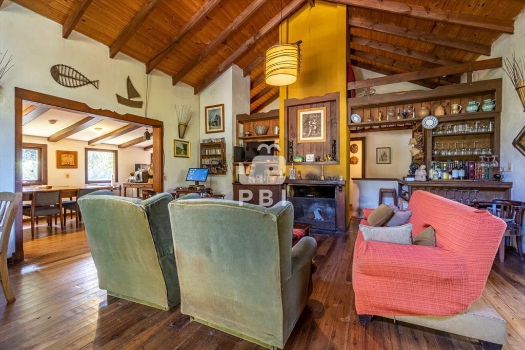 Casa de 5 DORMITORIOS en Punta Ballena, Punta - :