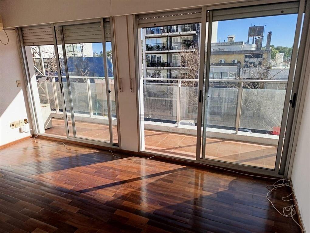 Se alquila Apartamento de 3 dormitorios con balcón en Punta