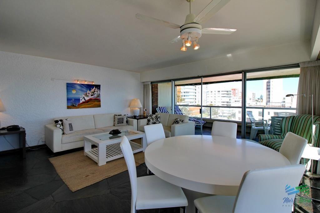 Apartamento amplio, luminoso con excelentes al ,