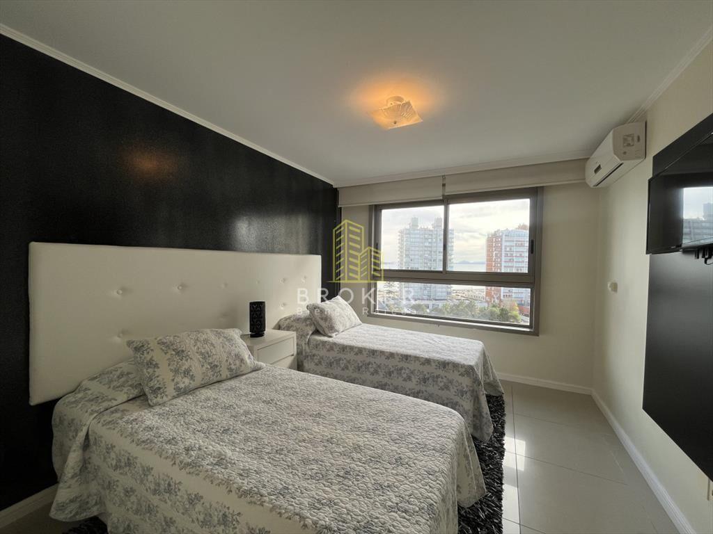 Apartamento de 3 Dormitorios Vista al Mar en del