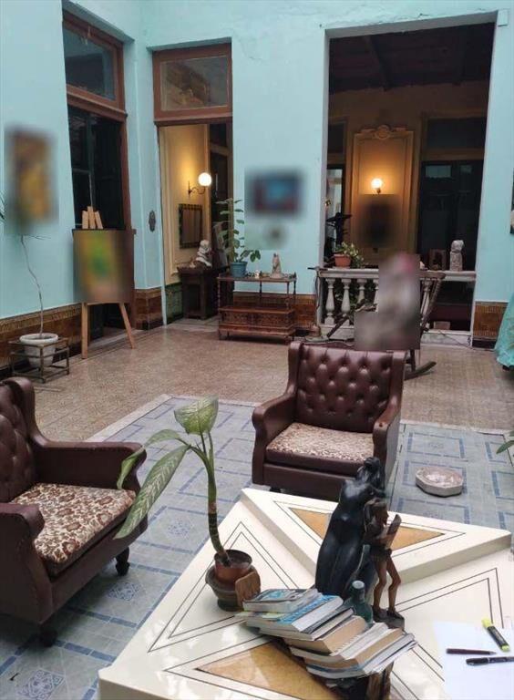 Edificio entero en Rincón casi Plaza Matriz, 1200 m2 !!