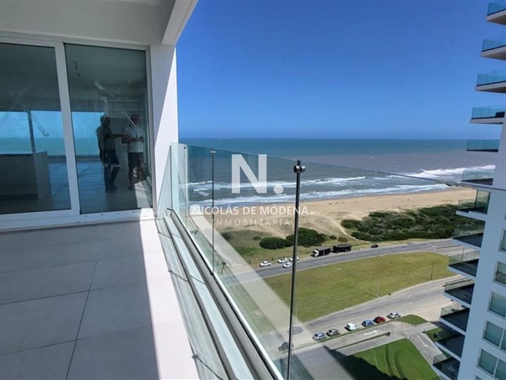 Vende apartamento con hermosa vista, de 4 en del