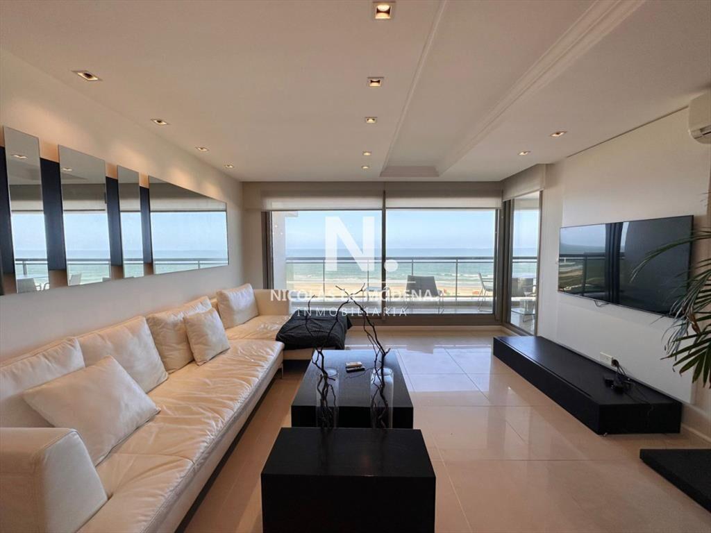 Apartamento en venta de 3 dormitorios en edificio