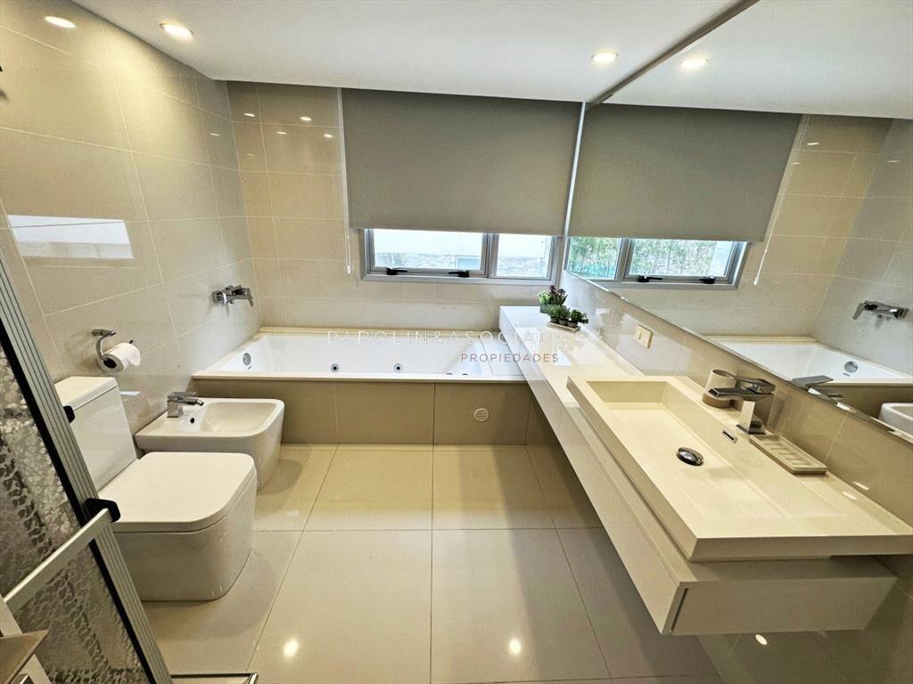 Apartamento en venta con 2 suites en edificio del