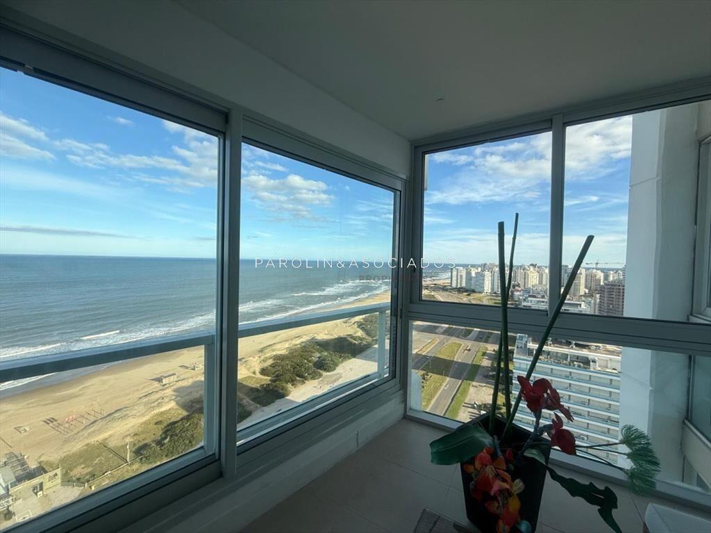 Apartamento en venta de 3 dormitorios en edificio