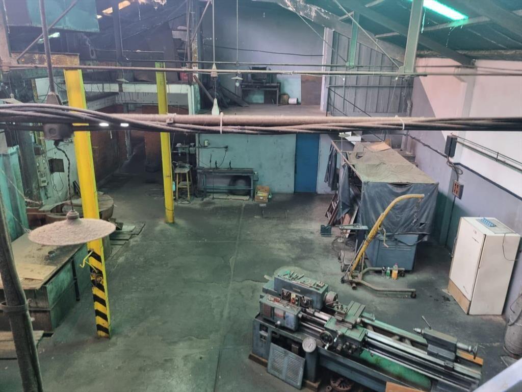 Proximo Agraciada y San Martín, 931 m2, dos naves , oficina