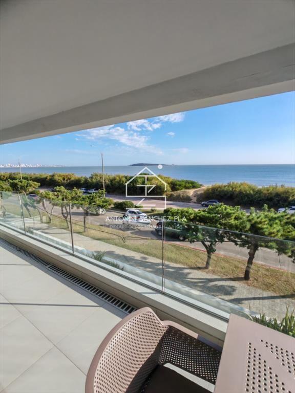 Venta apartamento tres dormitorios Punta del este