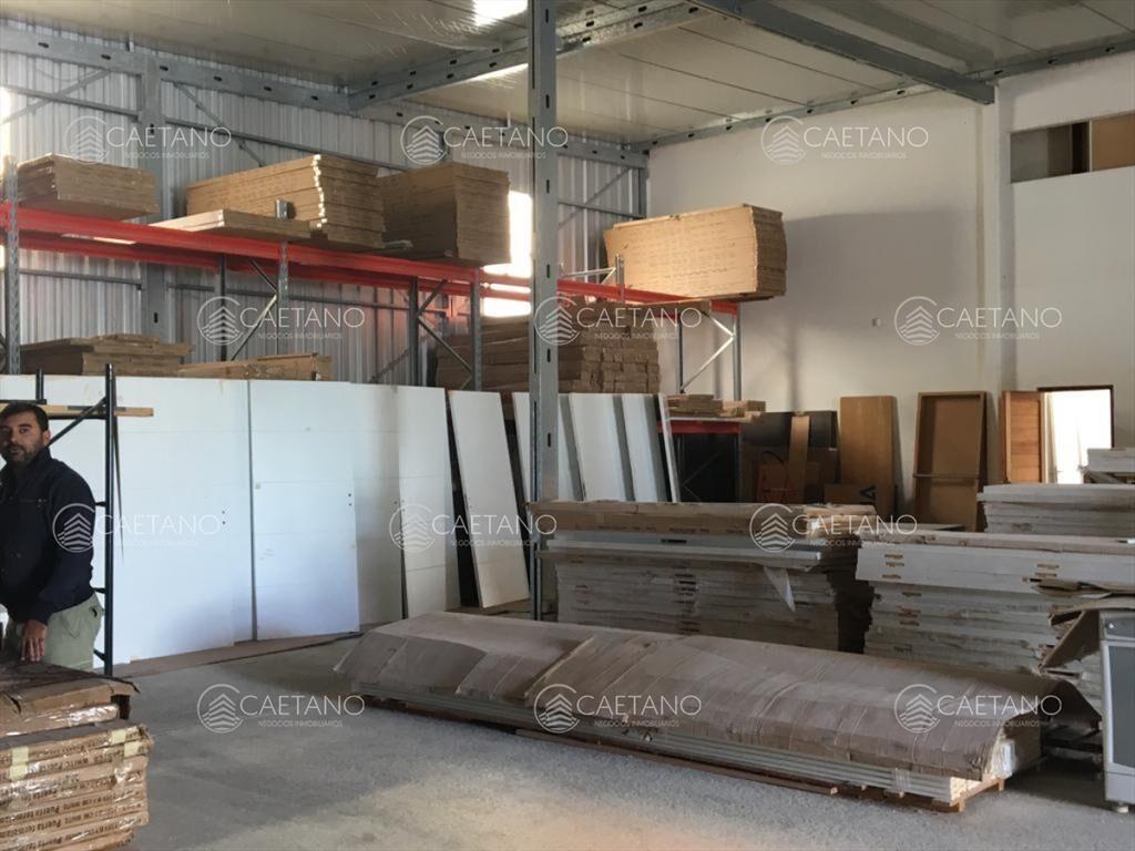 Excelente galpon con oficinas, 600 m2, en