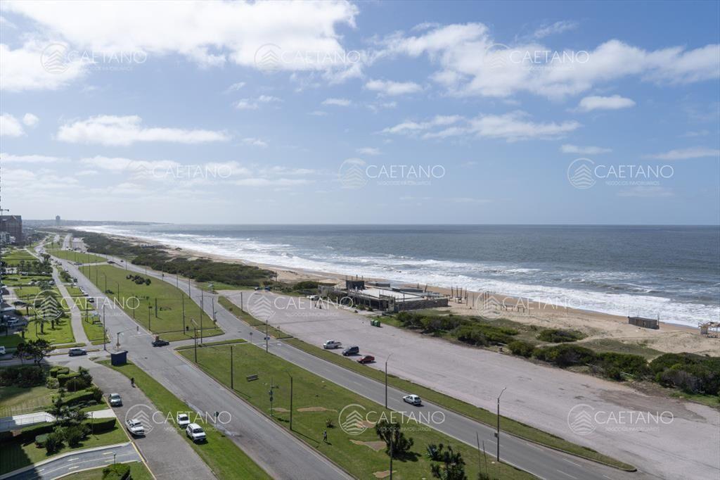 Venta de apartamento de 3 dormitorios y dep. de