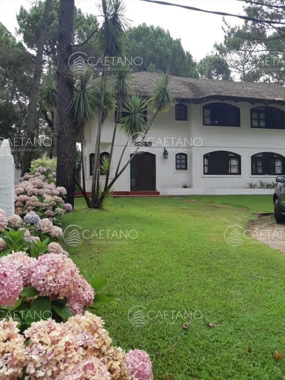 Barrio cerrado a pasos del mar con todos los del
